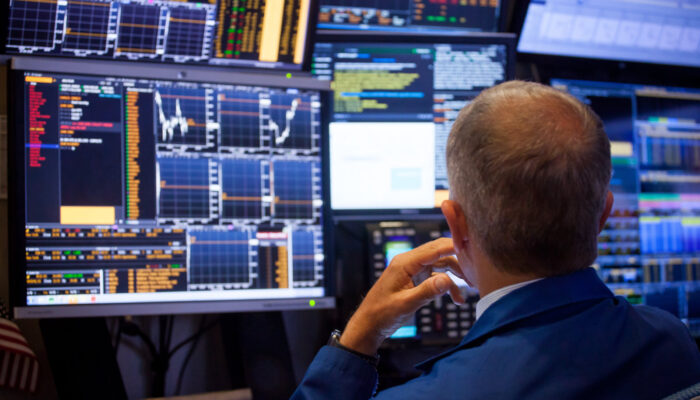 Borsa - Trading On The Floor Of The NYSE As U.S. Stocks Pare Losses While Oil Rally Gives a Lift